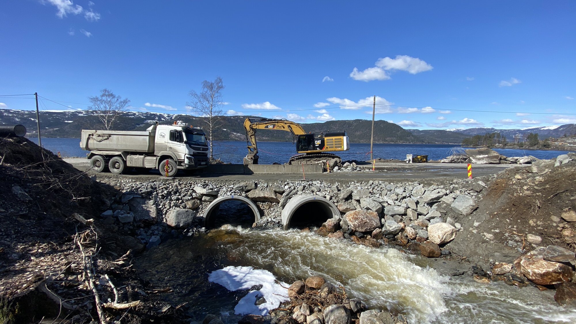 Store rørkulverter med DN2400 betongrør erstatter broer på rv. 41 i Nissedal.
